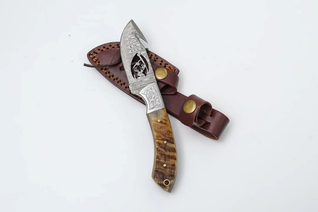 Buck Carved Gut Hook